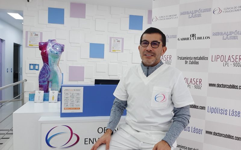 Si vives en República Dominicana y estás buscando un tratamiento de aumento de pecho, la clínica del Doctor Cubillos en Bogotá ofrece las mejores opciones